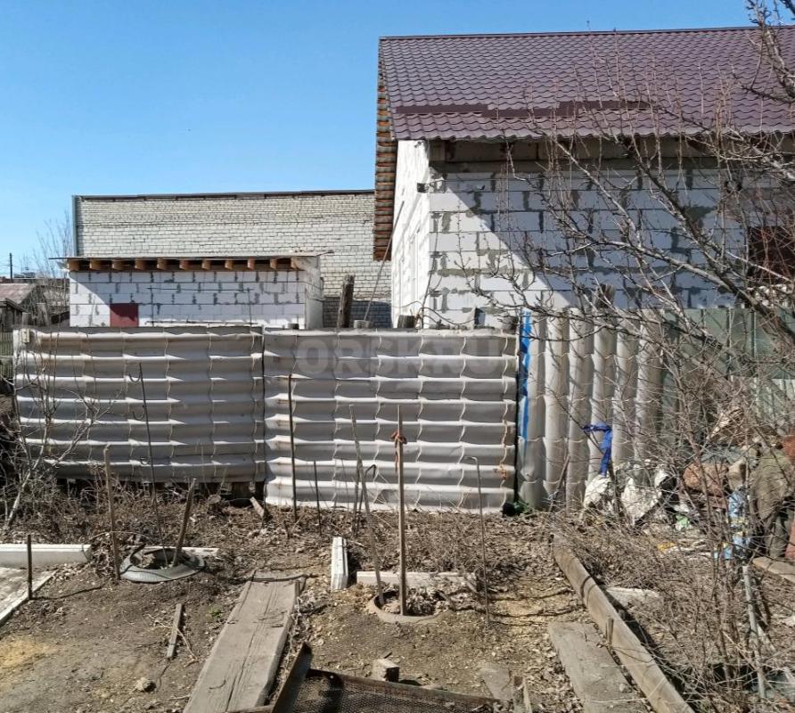 Продам проф лист на забор, (металлочерепица) с одной стороны цвет светло серый, с другой синий, все - Орск