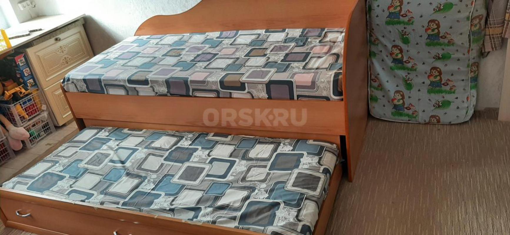 Срочно продам двухярусную выдвижную кровать.. - Орск