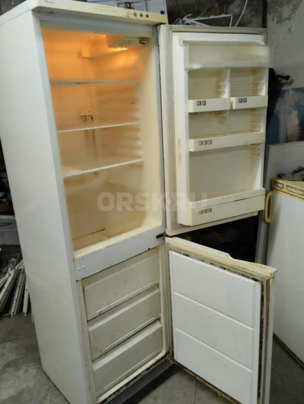 Продам холодильник Whirlpool ART 330/G/WP, двух компрессорный, обе камеры в исправном состоянии. - Новотроицк