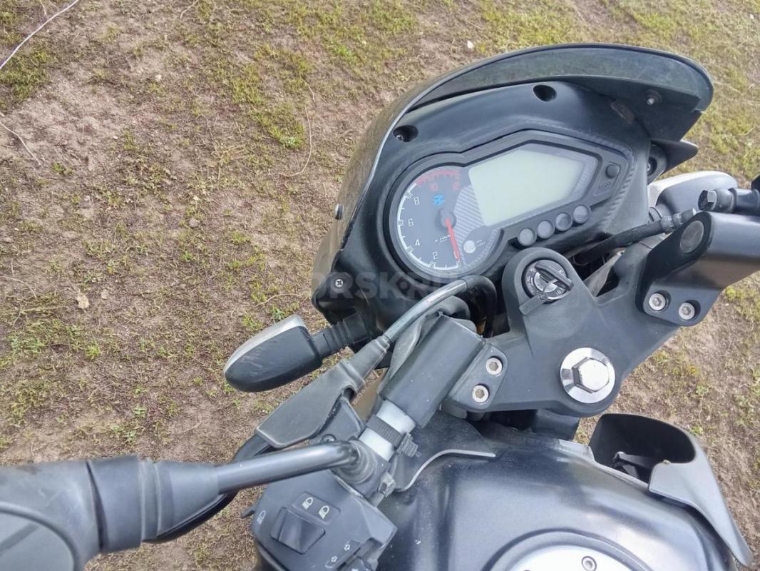 BAJAJ Pulsar 180 в хорошем состоянии, есть небольшие потертости пластика. - Орск