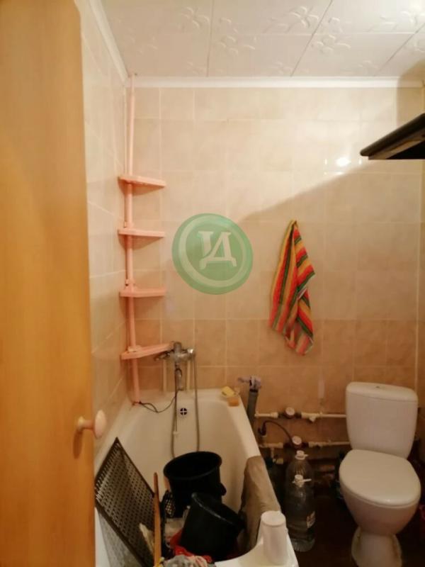 В продаже двухкомнатная квартира в 7 мкрн. - Орск