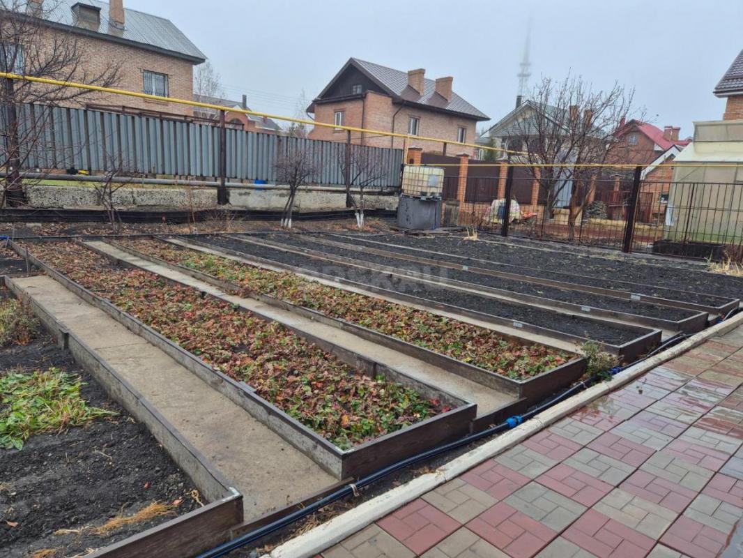 Продаётся 2-х этажный дом в районе телевышки с хорошим ремонтом. - Орск