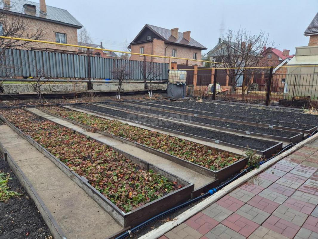 Продаётся 2-х этажный дом в районе телевышки с хорошим ремонтом. - Орск