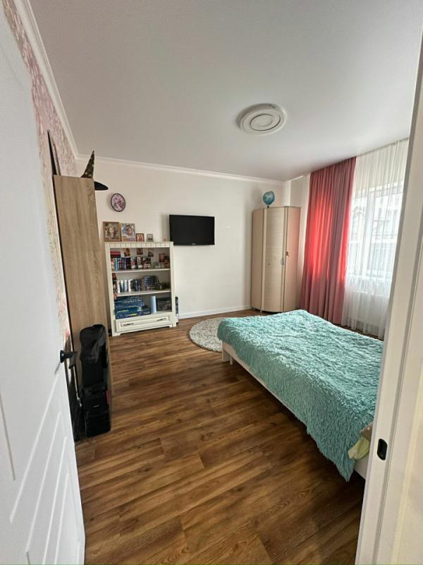 Продается дом в поселке Ростошинские пруды.  Площадь дома с гаражом 130 м2  - асфальтированная дорог - Оренбург