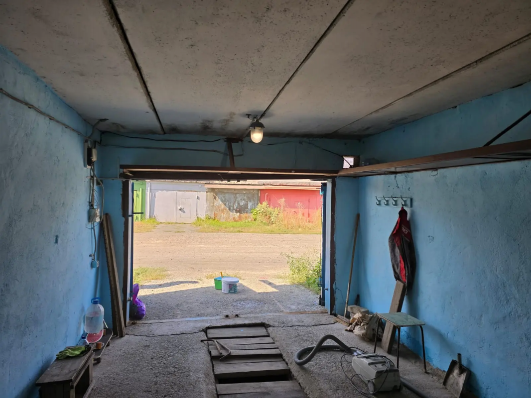 Продам гараж 3*6 (погреб,смотровыя яма,полки)на ул. - Орск