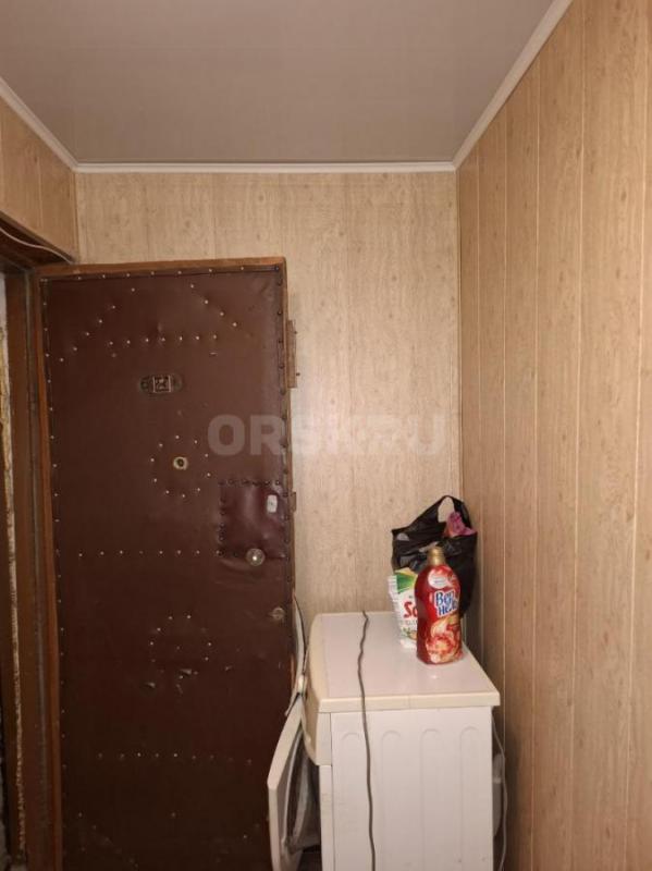 В продаже светлая, уютная 2-х ком квартира, расположенная на 3-м этаже в трех этажном панельном доме - Орск