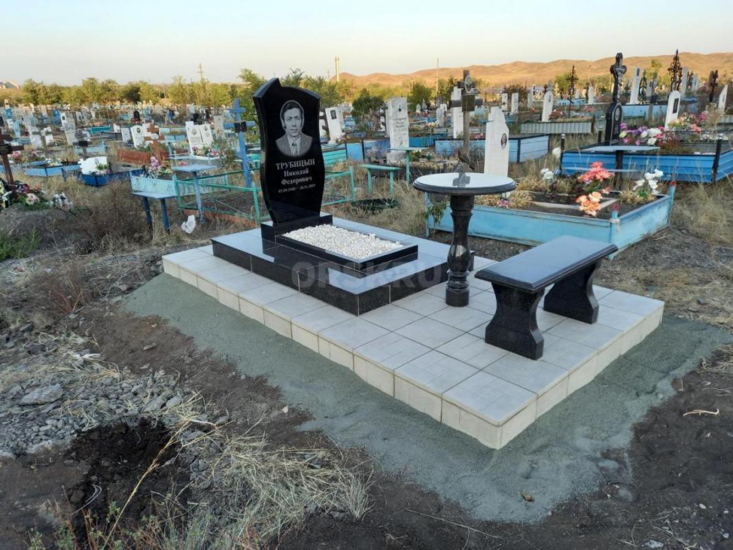 КОМПЛЕКСНОЕ БЛАГОУСТРОЙСТВО ЗАХОРОНЕНИЙ 

Любых типов и размеров 
 
- натуральный камень
 ( гра - Орск