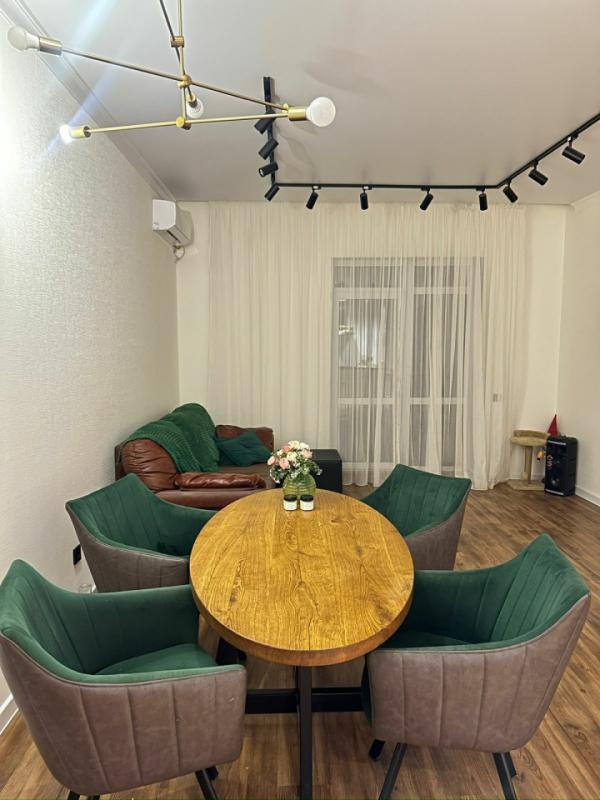 Продается дом в поселке Ростошинские пруды.  Площадь дома с гаражом 130 м2  - асфальтированная дорог - Оренбург