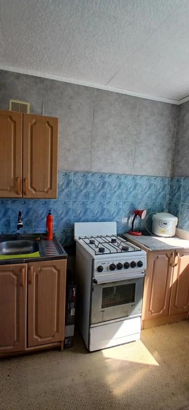 В продаже  2-комнатная квартира по очень хорошей  цене по адресу:  г. - Новотроицк