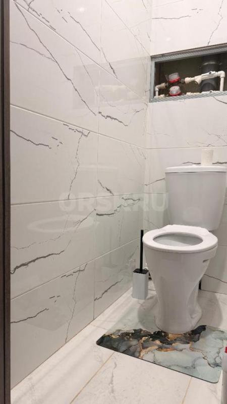 Продам 2-ух комнатную квартиру в районе остановки "6 школа". - Орск