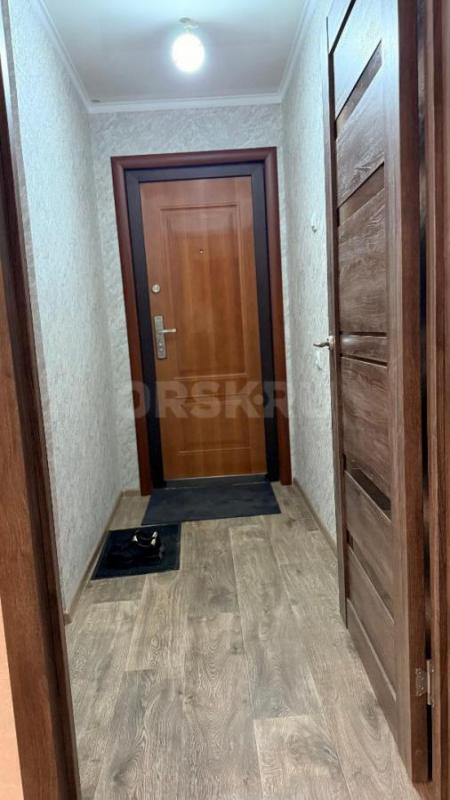 Продам 2-ух комнатную квартиру в районе остановки "6 школа". - Орск