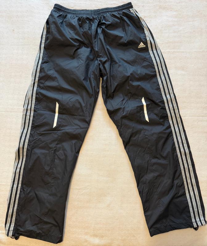Продаётся спортивный костюм мужской Adidas (Китай) в хорошем состоянии, размер S (44-46) подходит по - Новотроицк