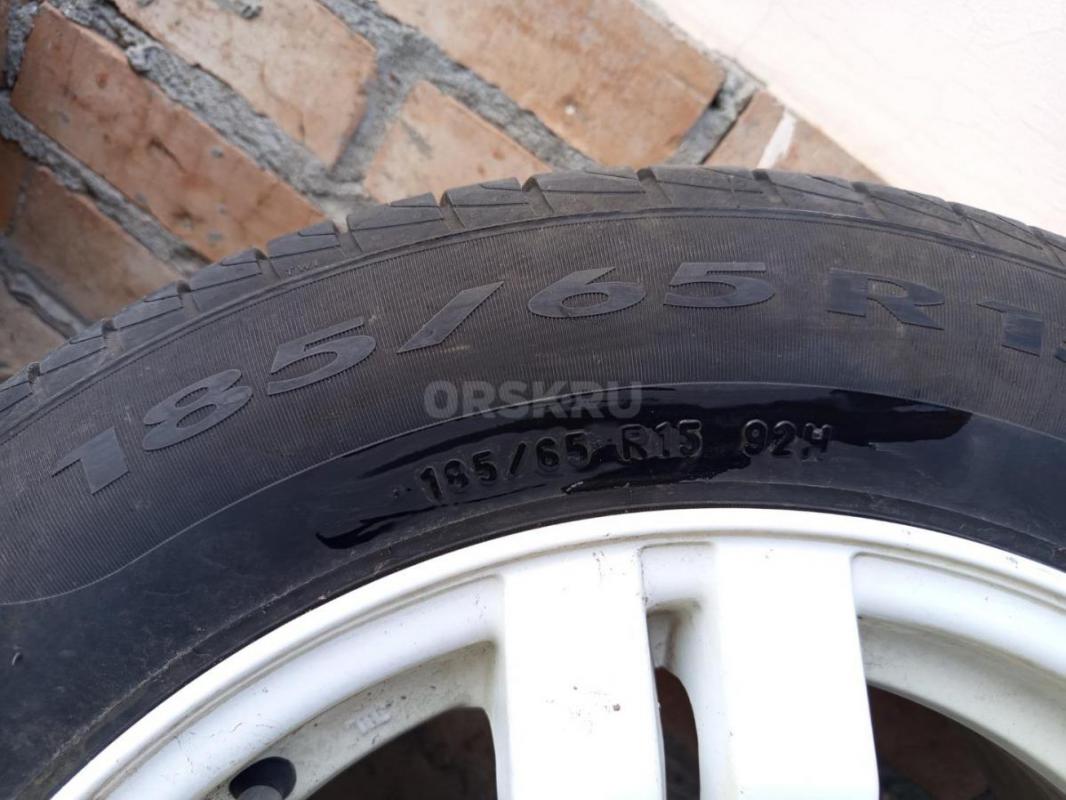 Продам летние колеса R15 4*100 б/у стояли на Киа Рио 3 на одном колесе боковой порез - Орск