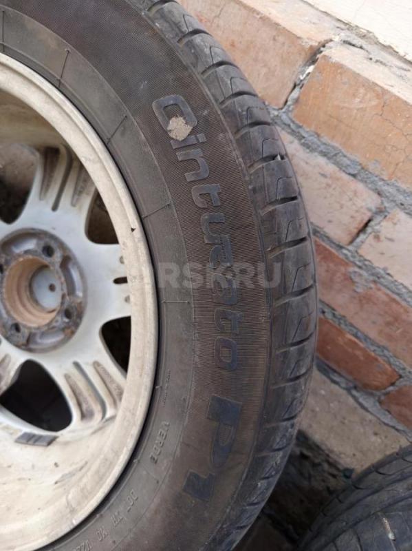 Продам летние колеса R15 4*100 б/у стояли на Киа Рио 3 на одном колесе боковой порез - Орск