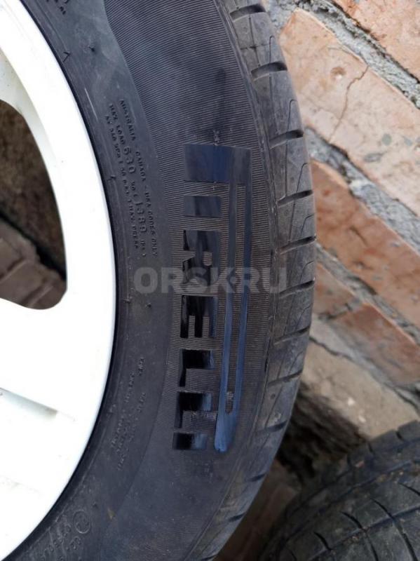 Продам летние колеса R15 4*100 б/у стояли на Киа Рио 3 на одном колесе боковой порез - Орск