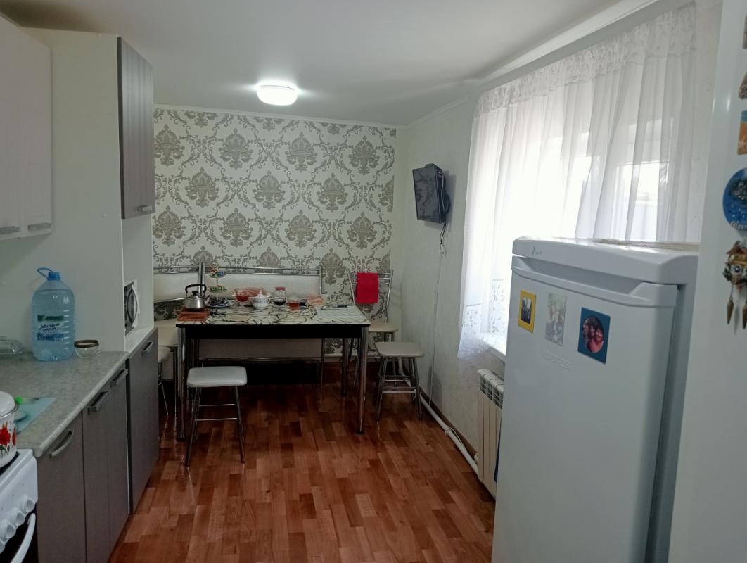 Продается просторный дом в экологически чистом районе города с удобными подъездными путями, который - Орск