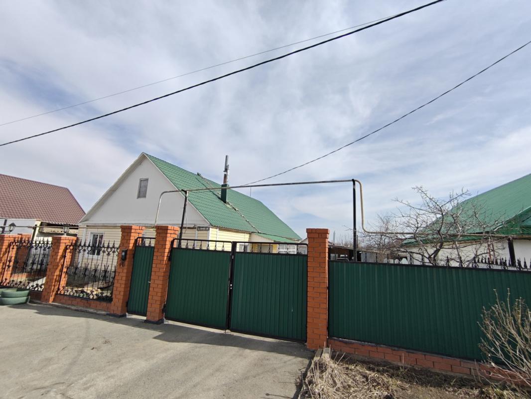 Продается просторный дом в экологически чистом районе города с удобными подъездными путями, который - Орск