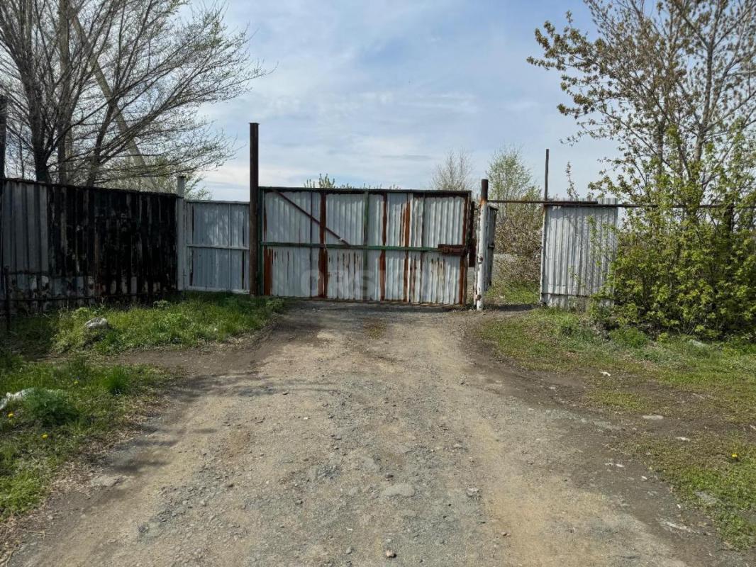Продам  Дачу по улице Энергетиков 
СНТ урожай 
Свет круглый год 
Вода поливная летом 
Очень близ - Орск