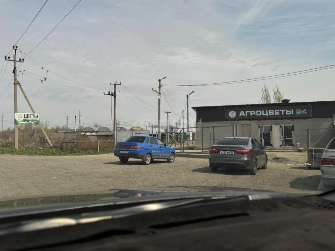 Продам  Дачу по улице Энергетиков 
СНТ урожай 
Свет круглый год 
Вода поливная летом 
Очень близ - Орск