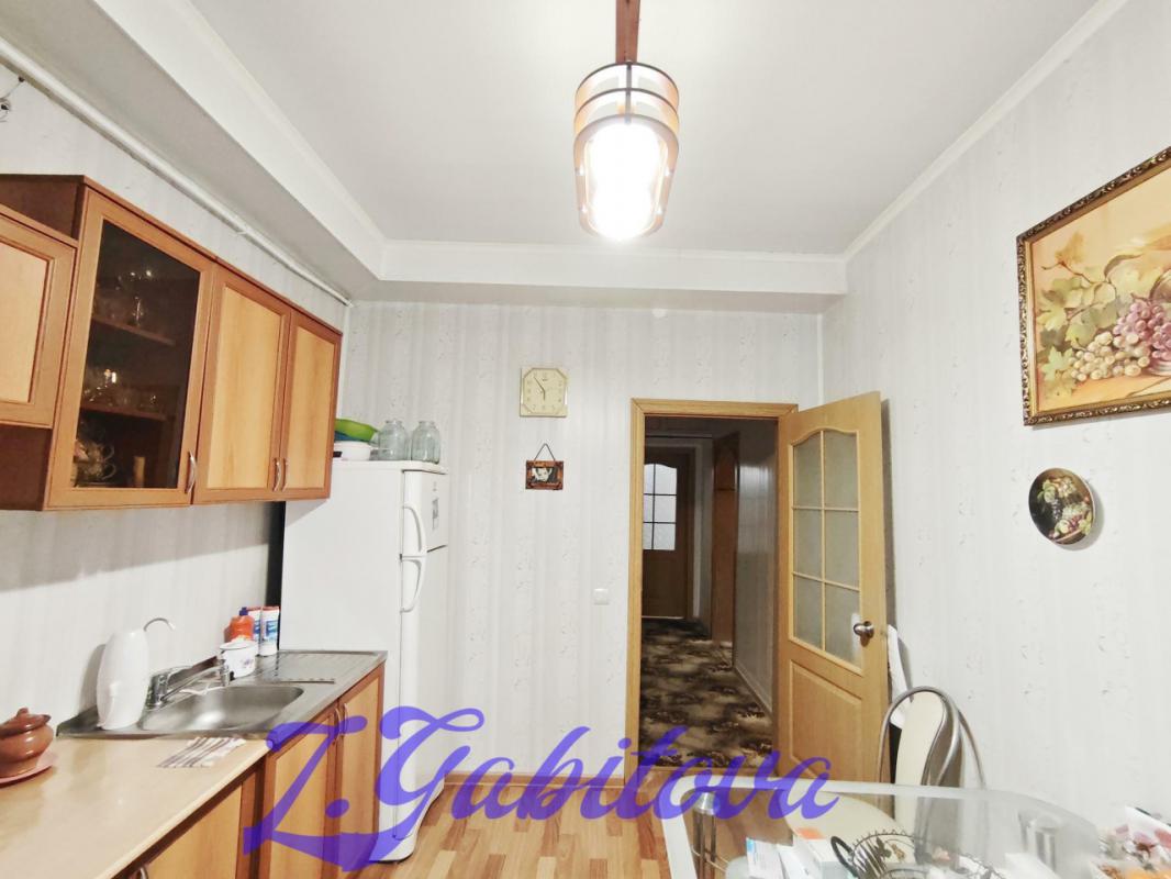 Продаётся уютная трехкомнатная квартира площадью 80.1 квадратных метров на первом этаже двухэтажного - Орск