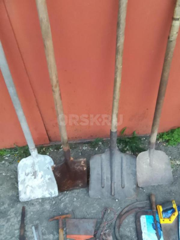 Продам лопаты , серпы , ножовки в рабочем состоянии. - Орск