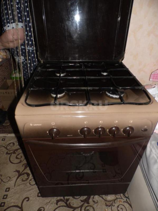 Продам газовую плиту GEFEST в идеальном состоянии, 4 конфорки, красивый цвет, всё работает. - Орск