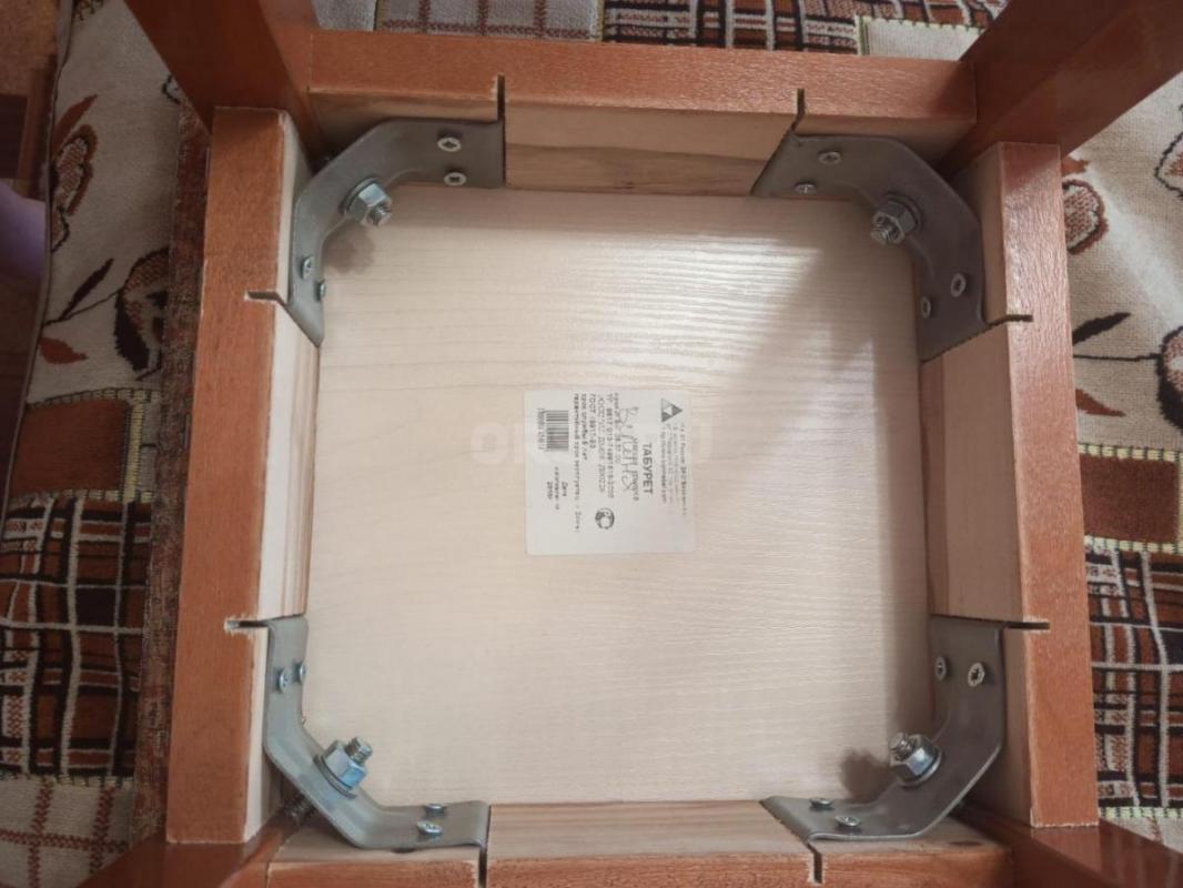 Продам табуреты деревянные с мягким сиденьем, фабричные. 4 штуки - Орск