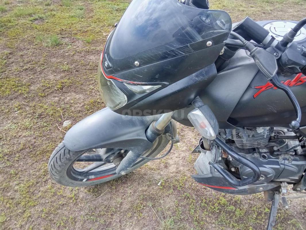 Продаю по цене мопеда BAJAJ Pulsar 180 в хорошем состоянии, есть небольшие потертости пластика. - Орск