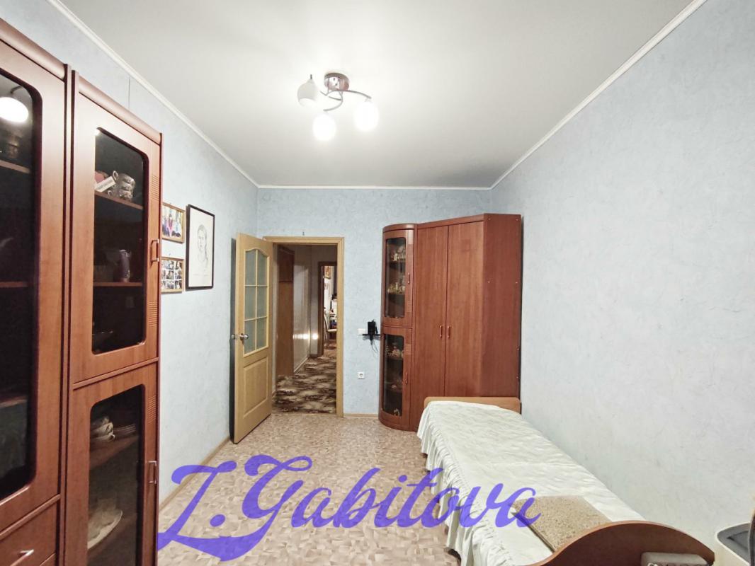 Продаётся уютная трехкомнатная квартира площадью 80.1 квадратных метров на первом этаже двухэтажного - Орск