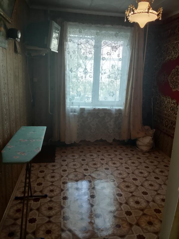 Продам трёхкомнатную квартиру на первом этаже пятиэтажного дома, площадью 46,9 квадратных метров. - Орск