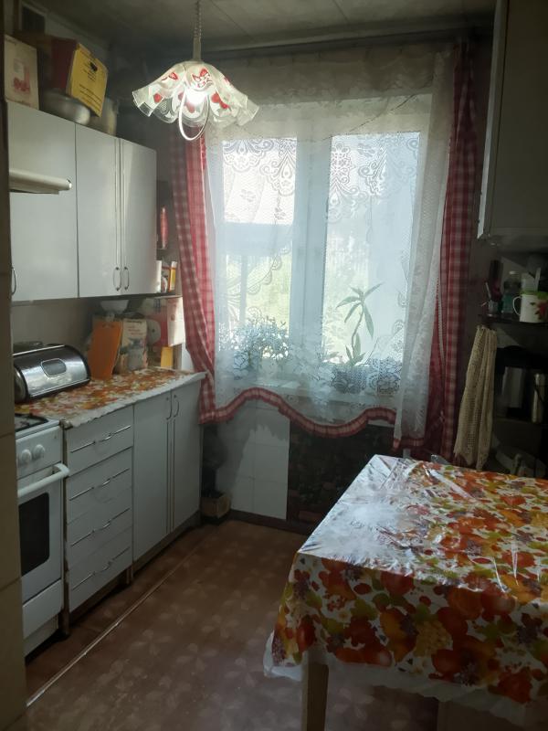 Продам трёхкомнатную квартиру на первом этаже пятиэтажного дома, площадью 46,9 квадратных метров. - Орск