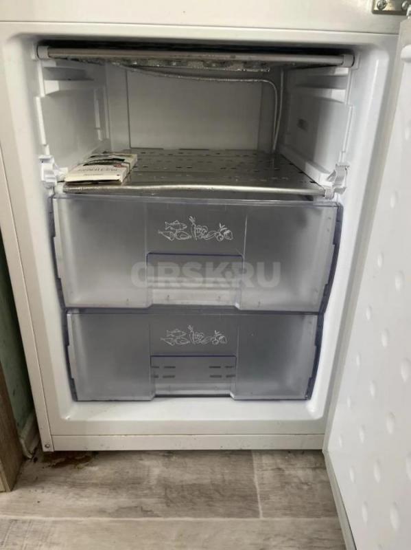 Продам холодильник на запчасти, верх не холодит, низ хорошо морозит, сам в хорошем состоянии. - Орск