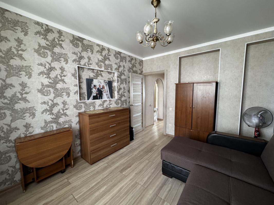 Продаётся уютная и светлая
Двухкомнатная квартира в г. - Оренбург