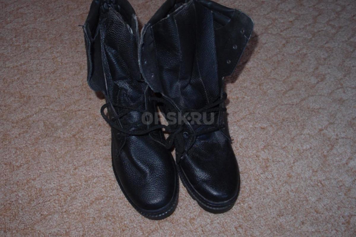 Продам берцы летние (кирза) 43 р.-1500 руб , берцы зимние (кирза) 43 р.-2000 руб. сандалии Instreet - Орск