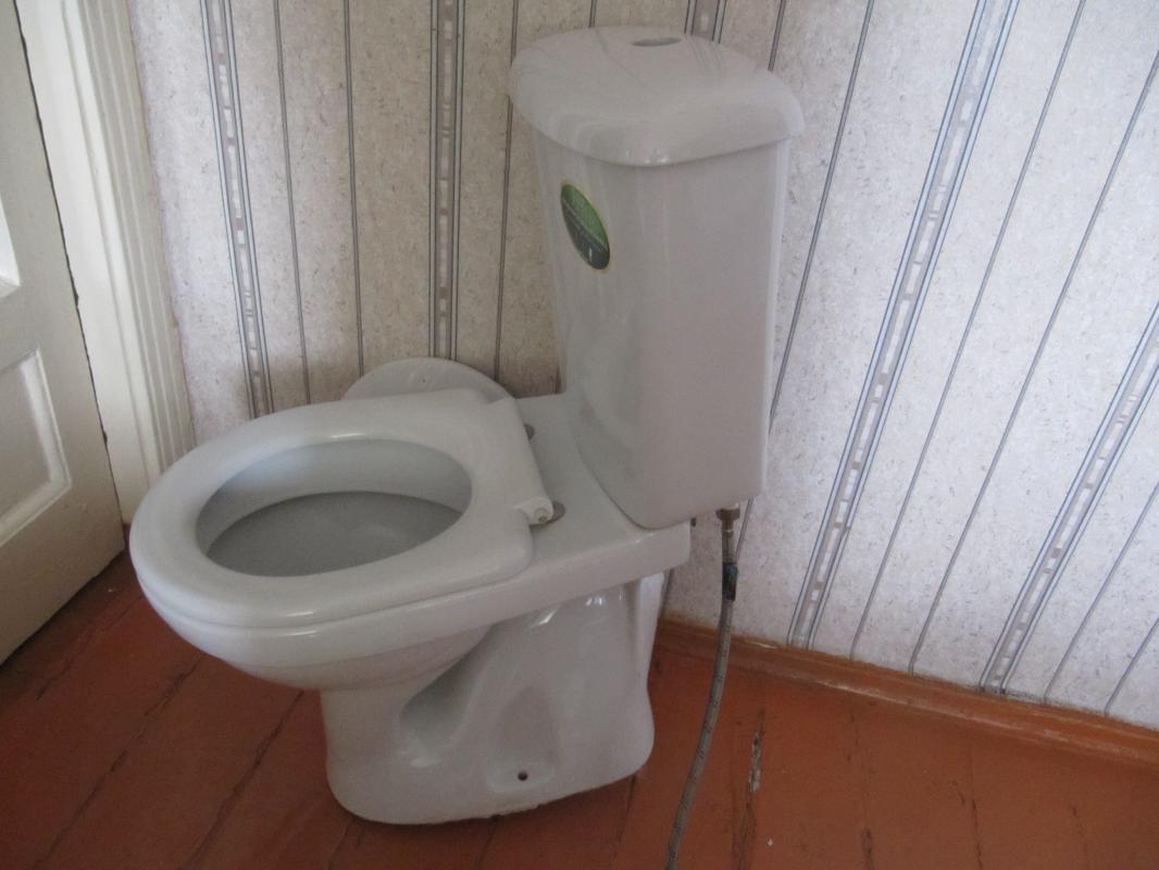 Продам унитаз б/у, выход вниз, т. - Новотроицк