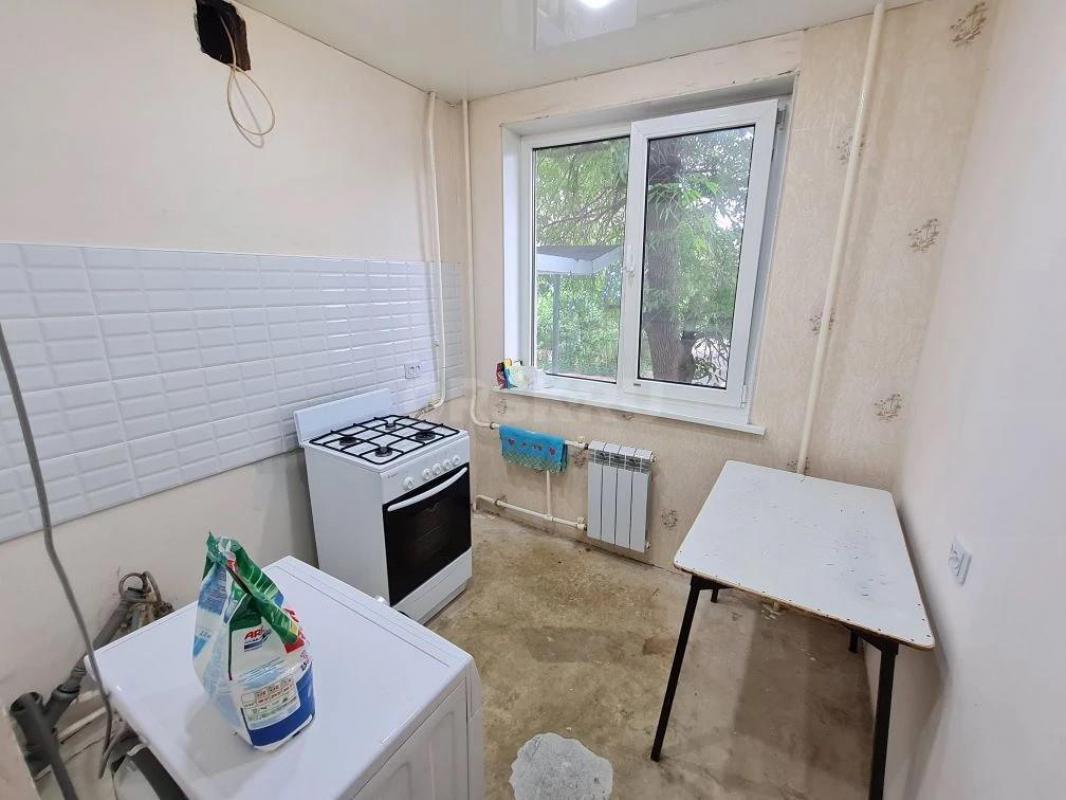 Продам двухкомнатную квартиру, расположенную на 1-м этаже пятиэтажного панельного дома. - Орск