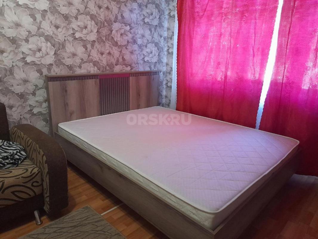 Продам почти новую двуспальную кровать. - Орск