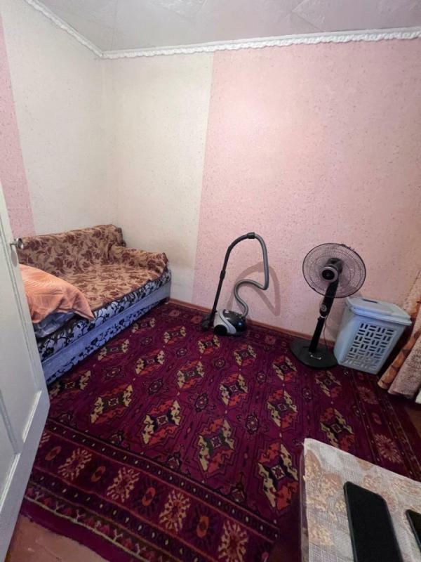 Продаётся двухкомнатная квартира по пр Металлургов, 25, район к/р Мир, расположенная на 3 этаже 4-эт - Орск