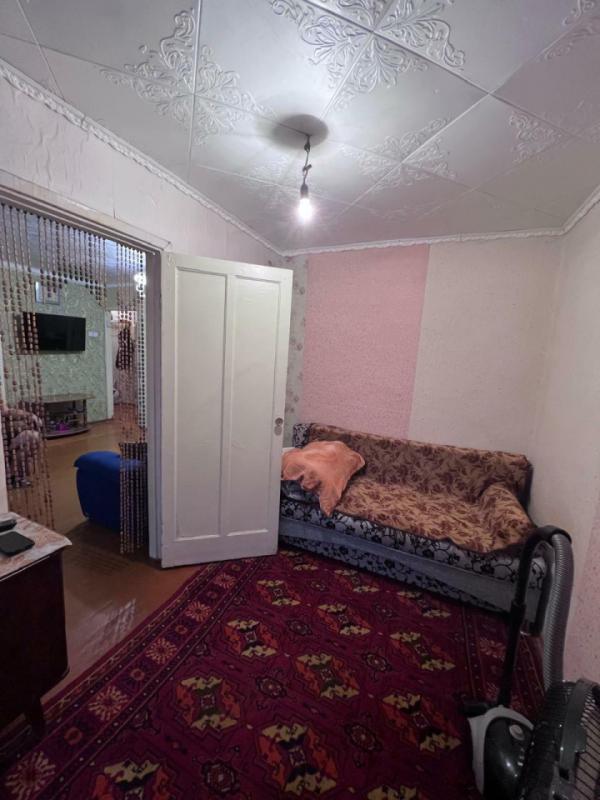 Продаётся двухкомнатная квартира по пр Металлургов, 25, район к/р Мир, расположенная на 3 этаже 4-эт - Орск
