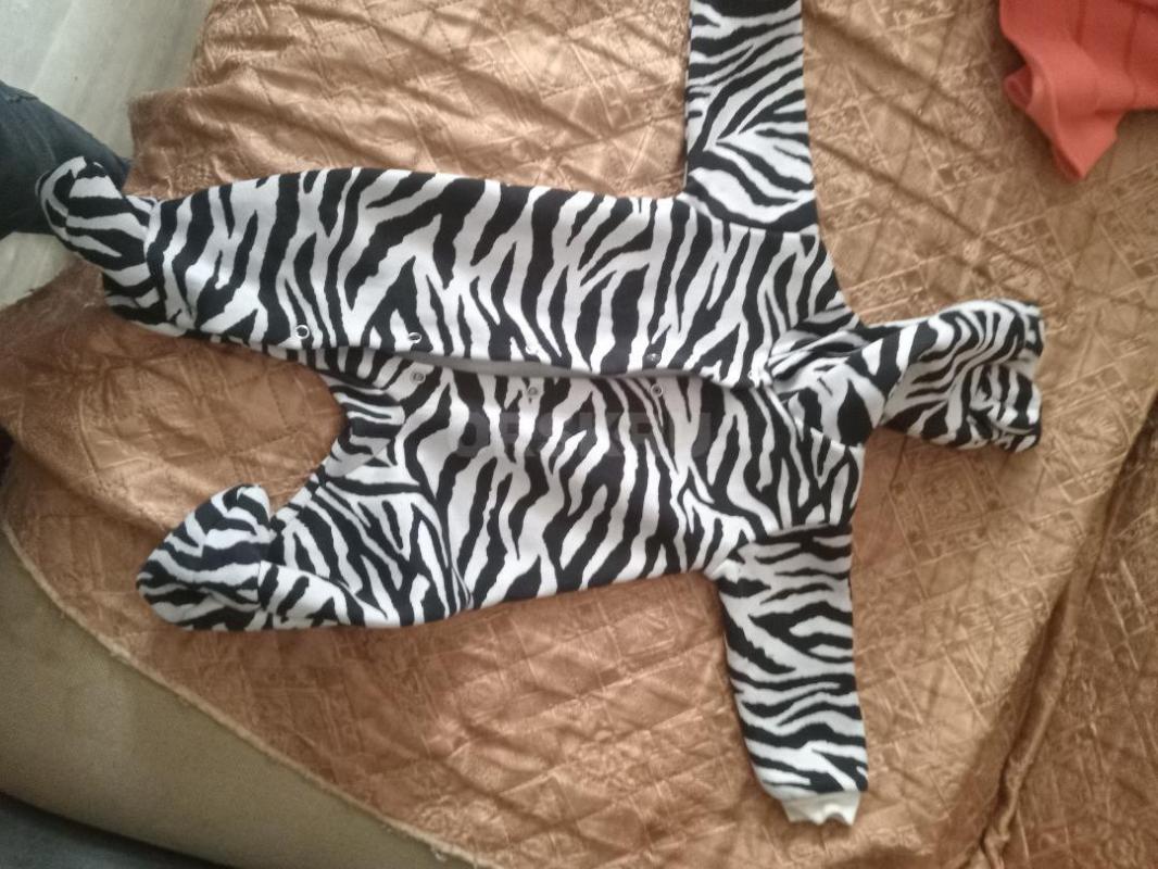 Продам вещи для новорржденого до года костюмчики комбинизоны кофточки большой пакет вещей - Орск