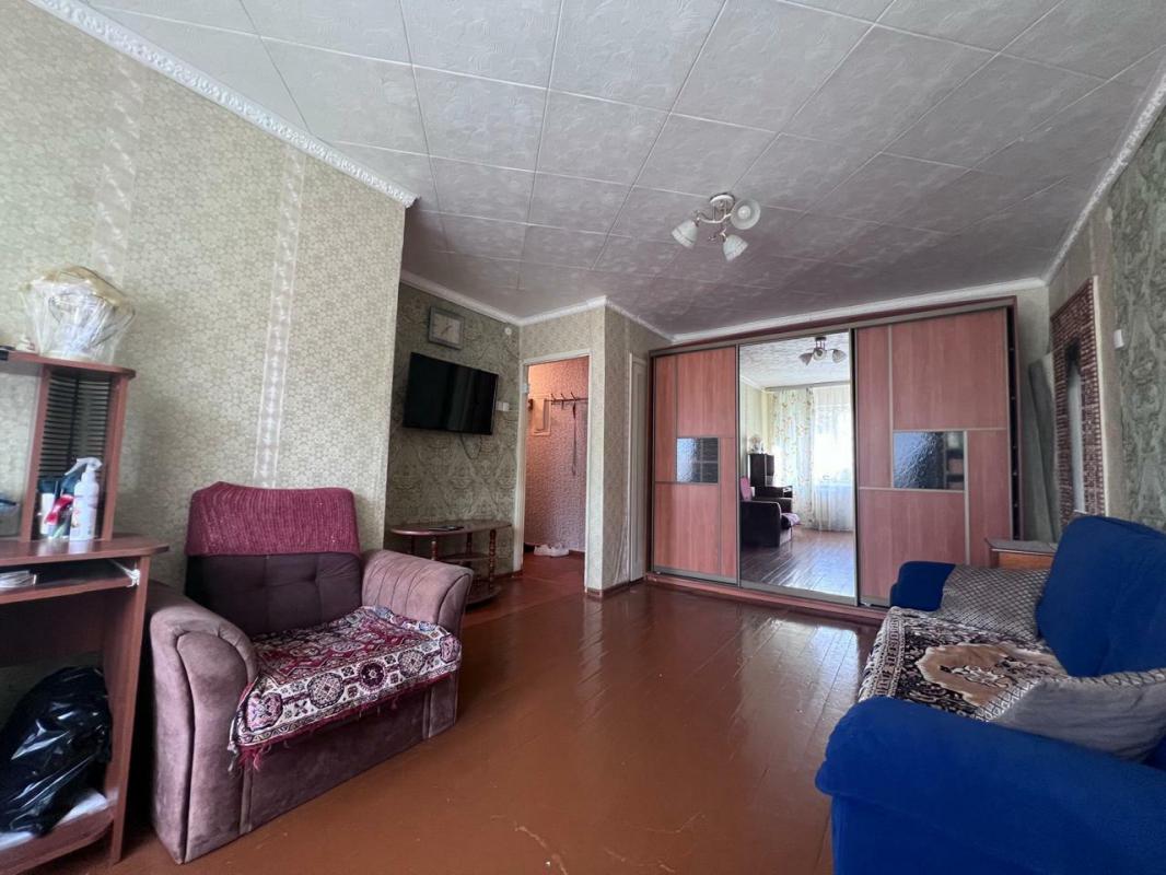 Продаётся двухкомнатная квартира по пр Металлургов, 25, район к/р Мир, расположенная на 3 этаже 4-эт - Орск