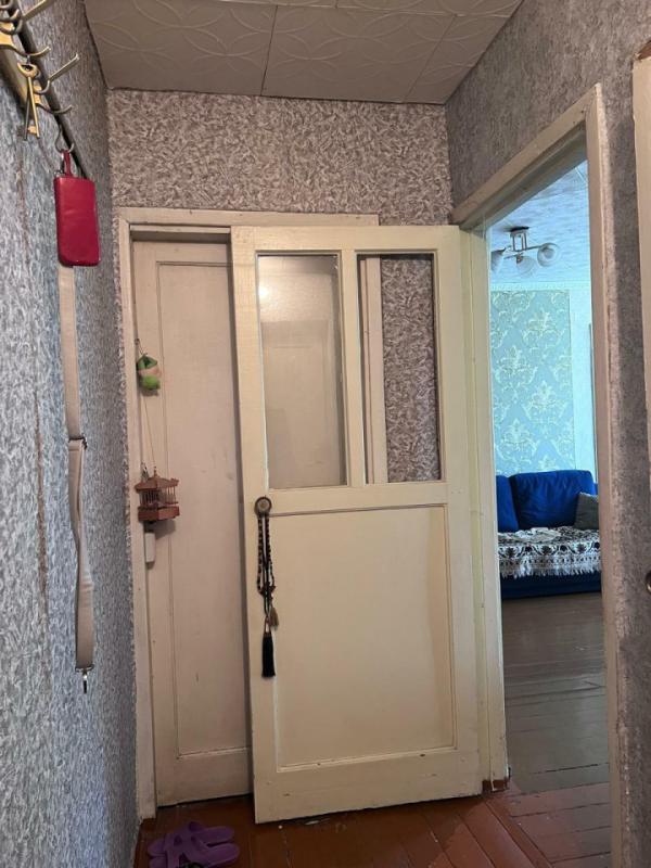 Продаётся двухкомнатная квартира по пр Металлургов, 25, район к/р Мир, расположенная на 3 этаже 4-эт - Орск