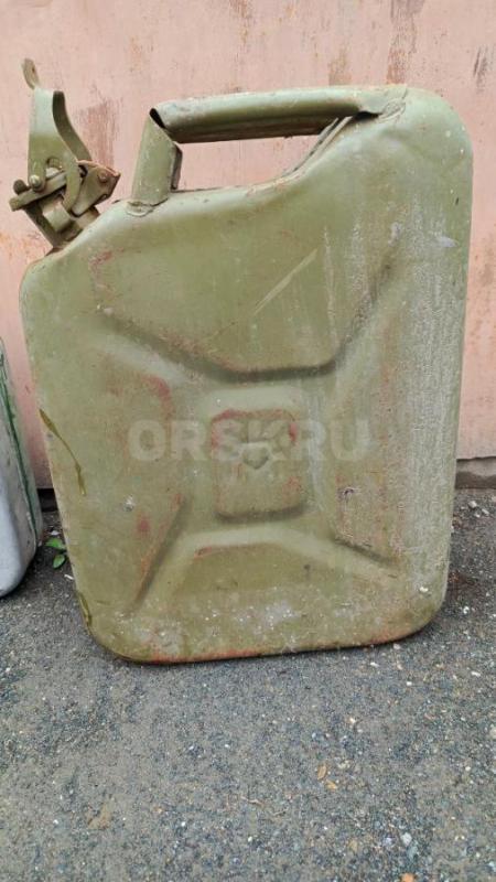 Продам канистры . цена за 2 штуки - Орск