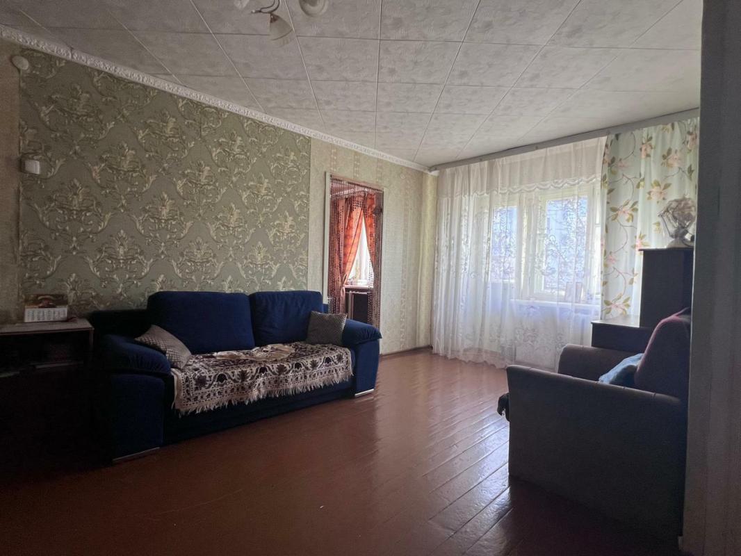 Продаётся двухкомнатная квартира по пр Металлургов, 25, район к/р Мир, расположенная на 3 этаже 4-эт - Орск