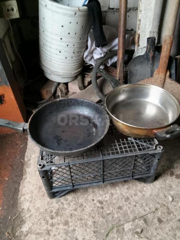 Продам противни , сковородки, мясорубку, закрутки по договоренности. - Орск