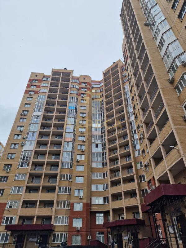 Продается двухкомнатная квартира с уникальной планировкой - окна на обе стороны "распашонка&quo - Оренбург