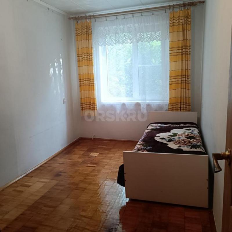 Продам 2 комн квартиру ул Стартовая, на 3 этаже 5 этажного дома,комнаты раздельные, чистая, тёплая, - Орск