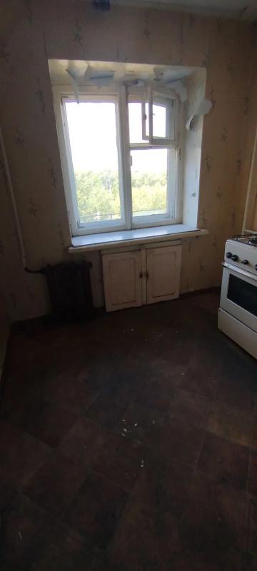 Продаю квартиру за 17 школой в кирпичном доме,  требуется ремонт, Цена соответствует состоянию, торг - Новотроицк
