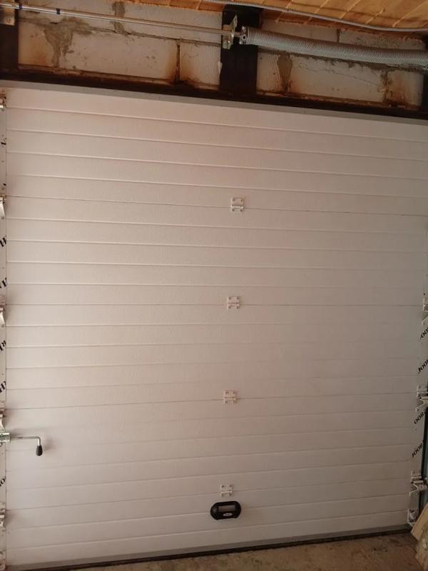 Продам секционные ворота Дорхан 245*245 (без автоматики), б/у в отличном состоянии. - Гай
