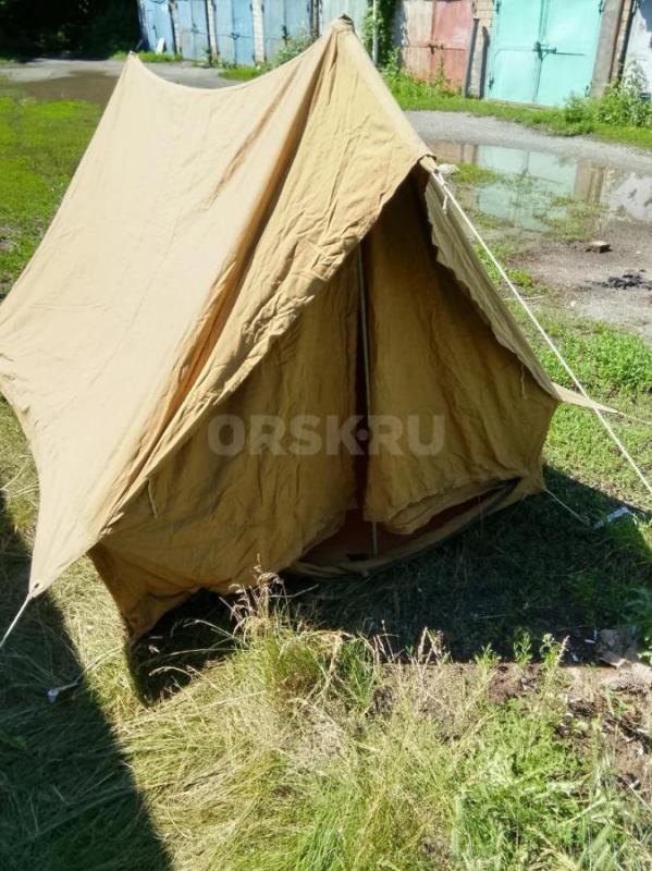 Продам палатку двухместную в хорошем состоянии с колышками. - Орск